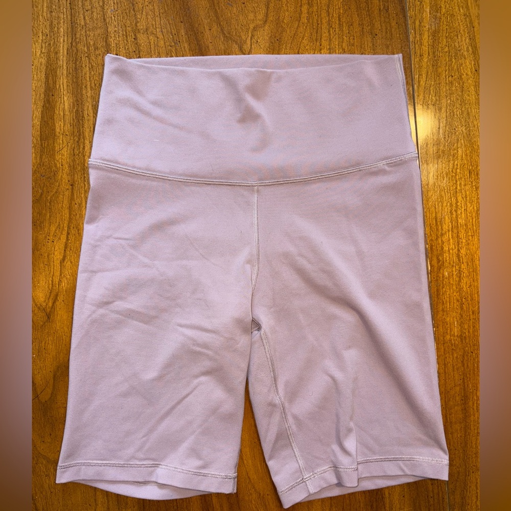 Women’s Tna Aritzia Biker Shorts Size Medium 9”